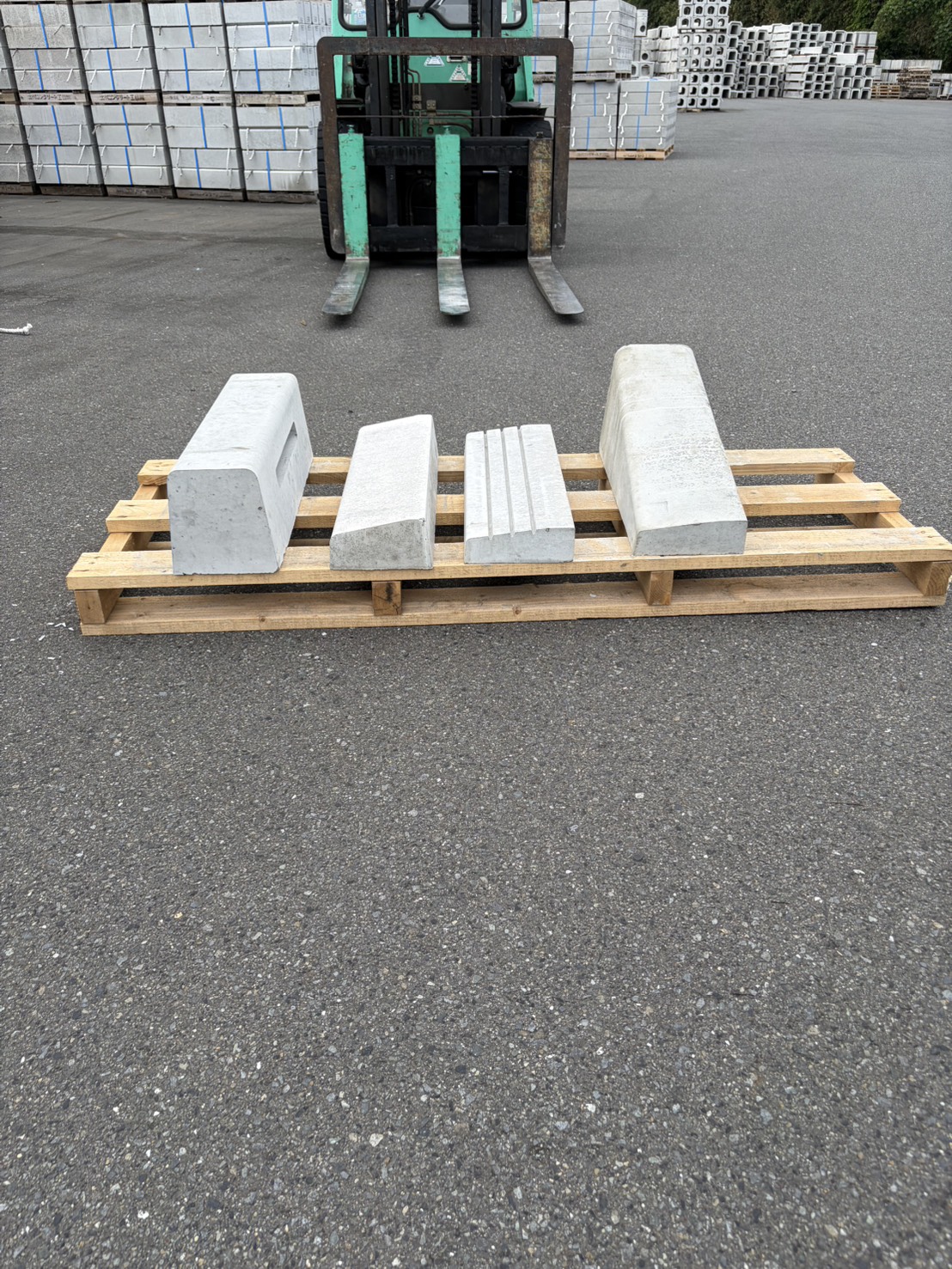26.歩車道境界ブロック（片面・両面）