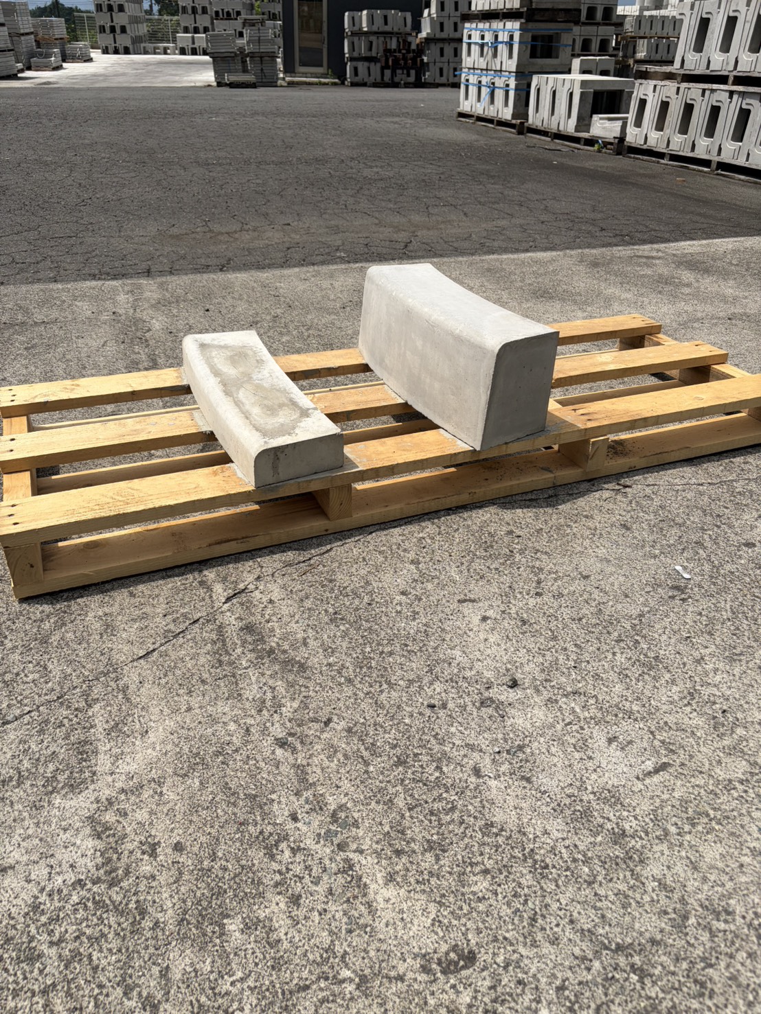 26.歩車道境界ブロック（片面・両面）