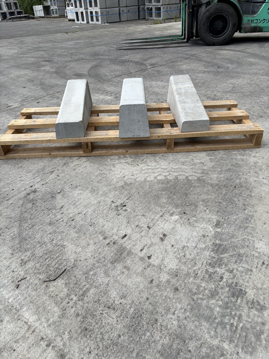 26.歩車道境界ブロック（片面・両面）