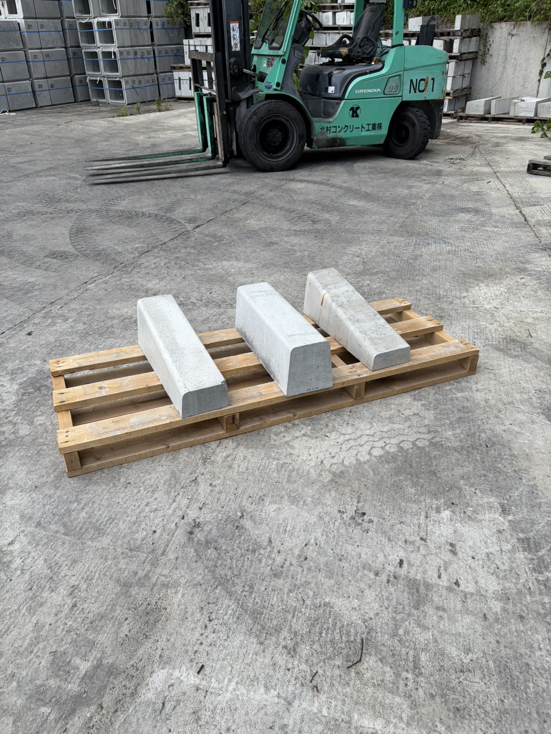 26.歩車道境界ブロック（片面・両面）